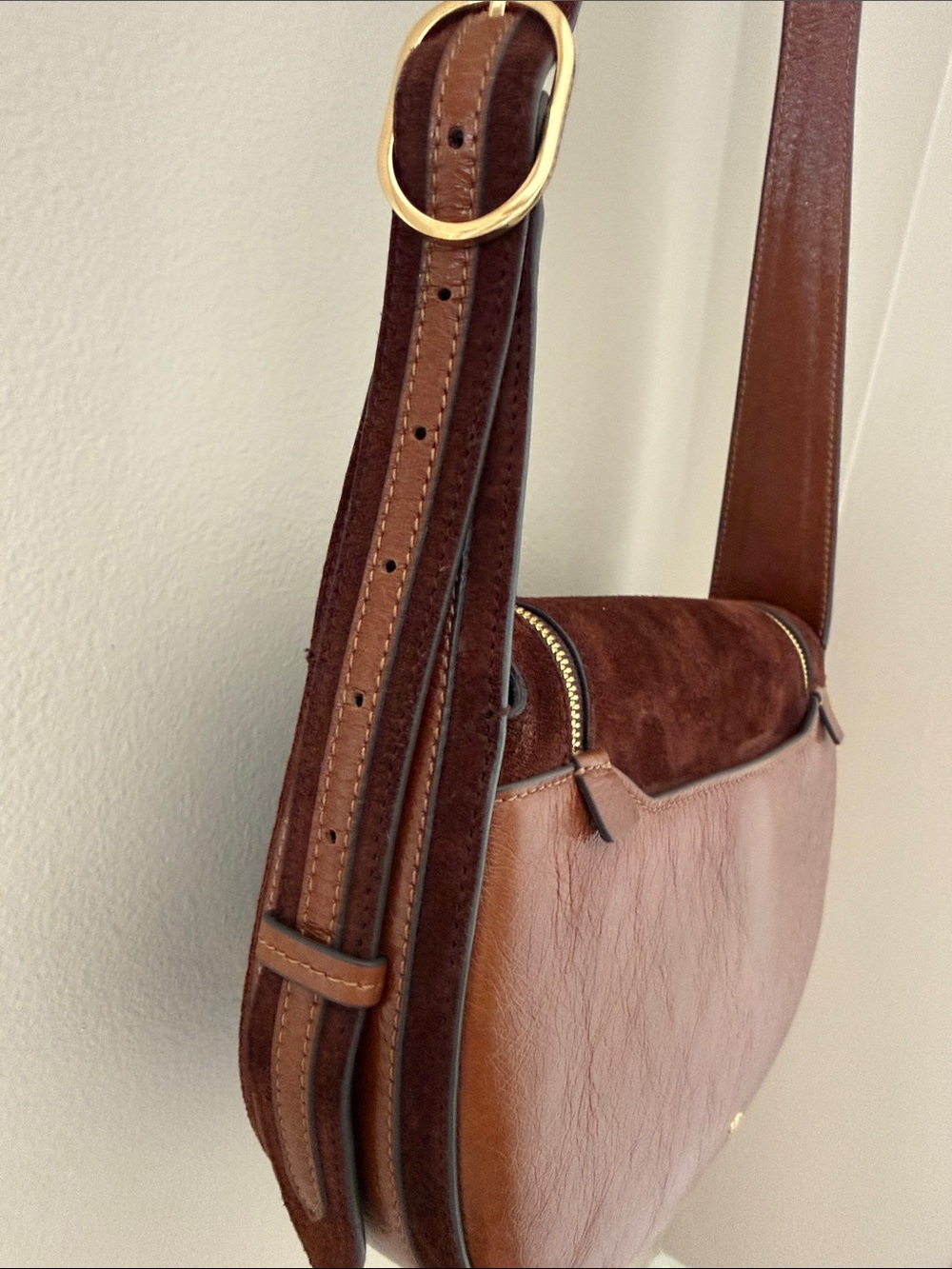 Anya Hindmarch Small Vere Crossbody in Dark Cedar Suede & Leather - Picture 6 of 12